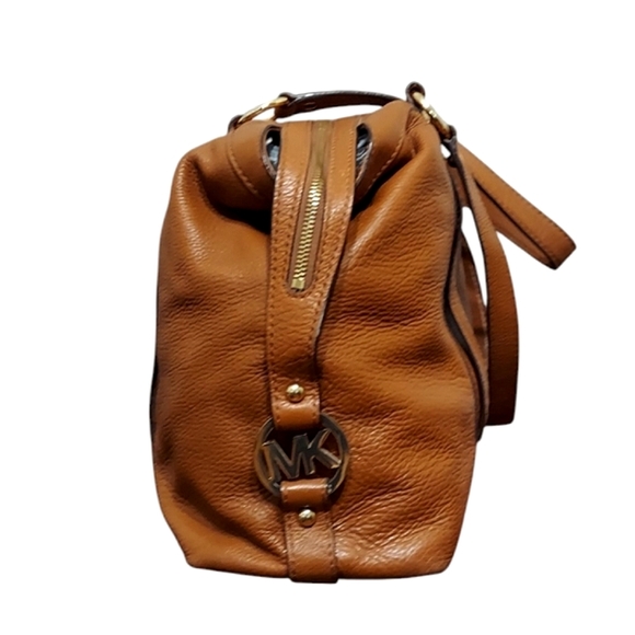 Michael Kors Leather Shoulder Bag Med To Large EUC - Picture 7 of 9